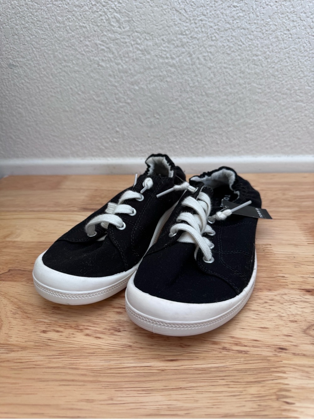 torrid Riley Ruched Sneaker (WW) - Picture 4 of 8
